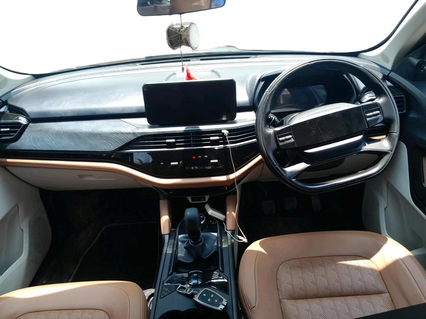2024 Tata Safari ADVENTURE PLUS, Diesel, Manual, 37,000 km, interior
