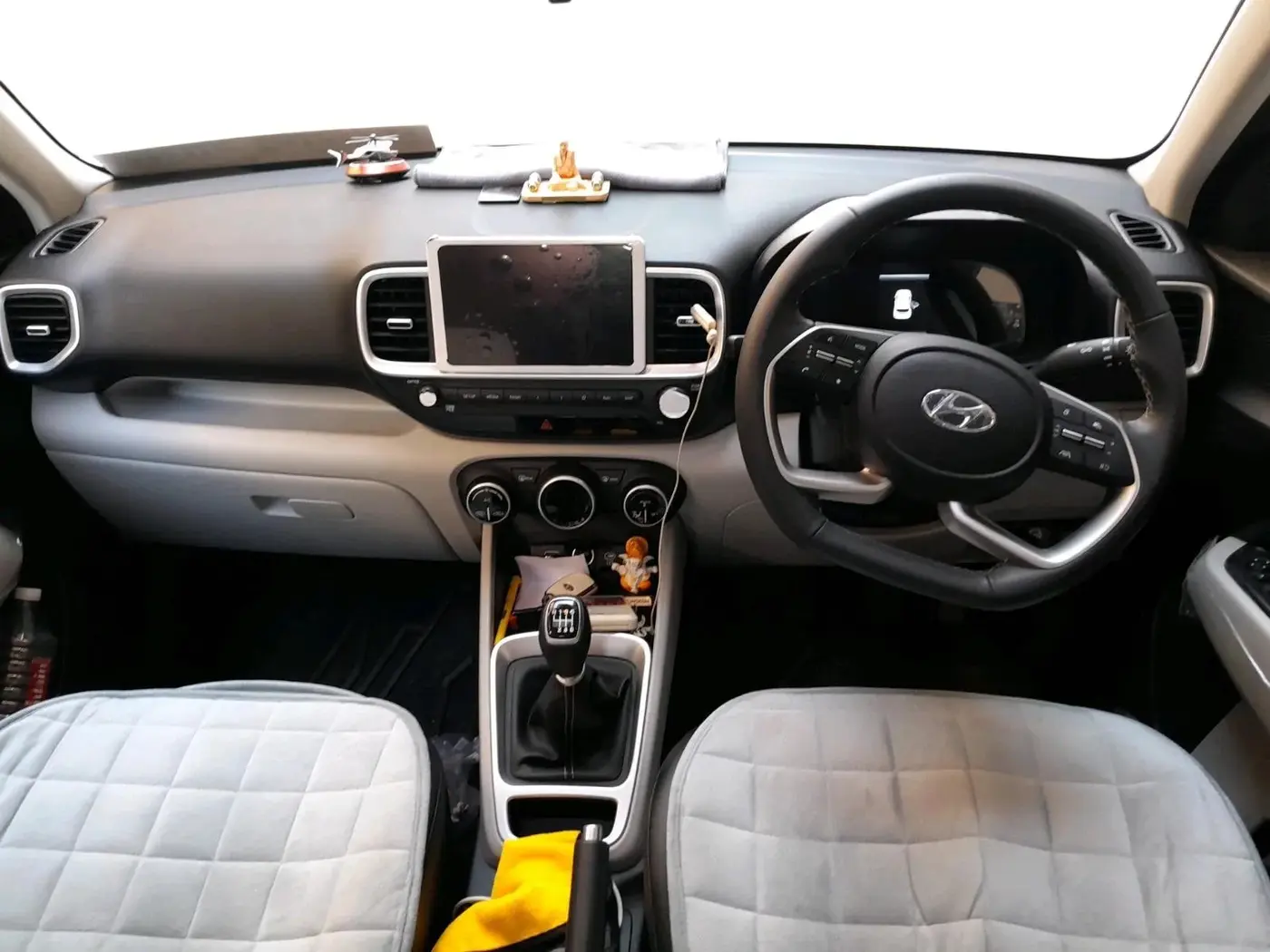 2025 Hyundai VENUE SX (O) 1.5 CRDI, Diesel, Manual, 8,100 km, interior