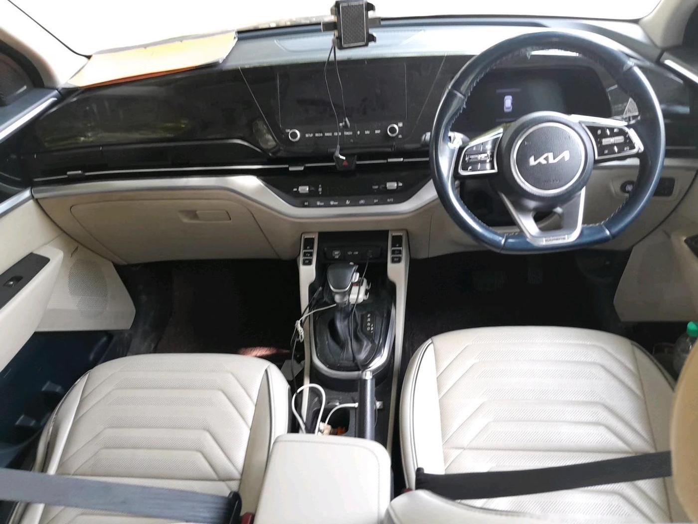 2022 KIA CARENS LUXURY PLUS 1.4 PETROL DCT 6 STR, Petrol, Automatic, 86,010 km, interior