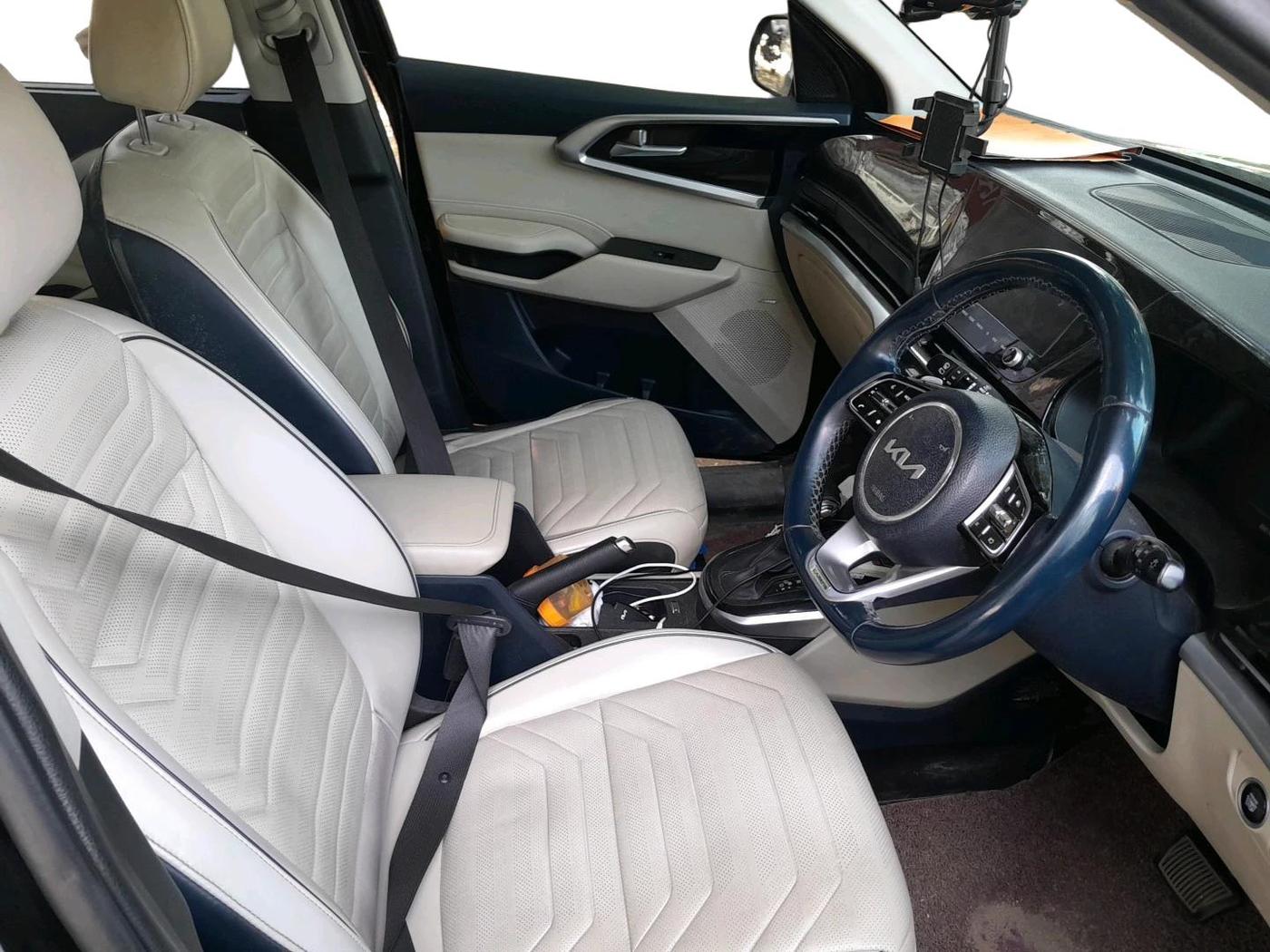 2022 KIA CARENS LUXURY PLUS 1.4 PETROL DCT 6 STR, Petrol, Automatic, 86,010 km, interior