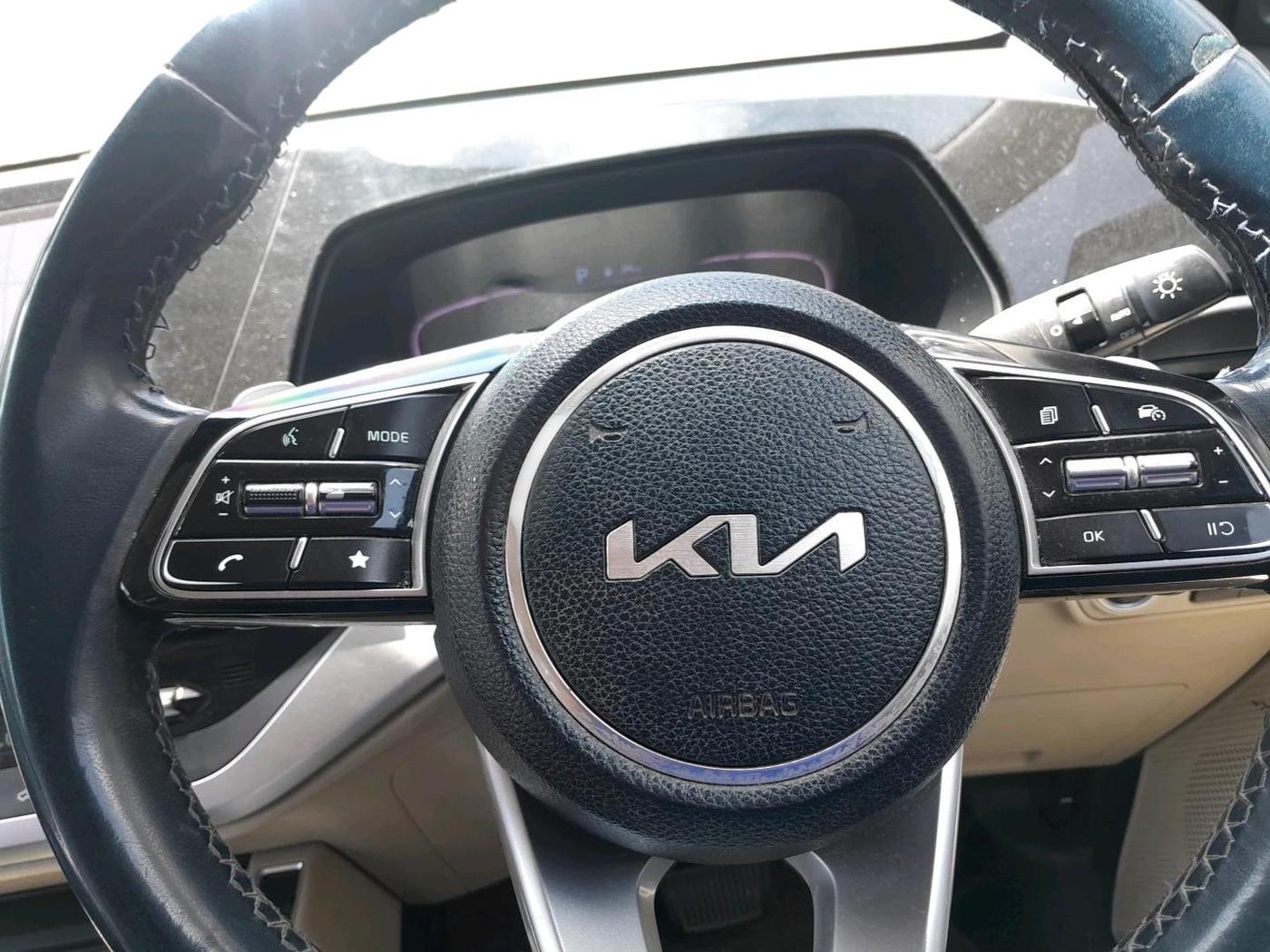 2022 KIA CARENS LUXURY PLUS 1.4 PETROL DCT 6 STR, Petrol, Automatic, 86,010 km, interior