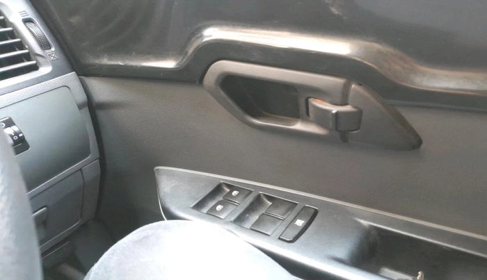 2017 Mahindra KUV 100 NXT K4+ P 6 STR, Petrol, Manual, 17,872 km, interior