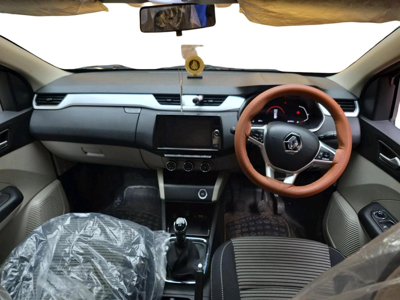 2024 Renault TRIBER RXZ, Petrol, Manual, 4,034 km, interior