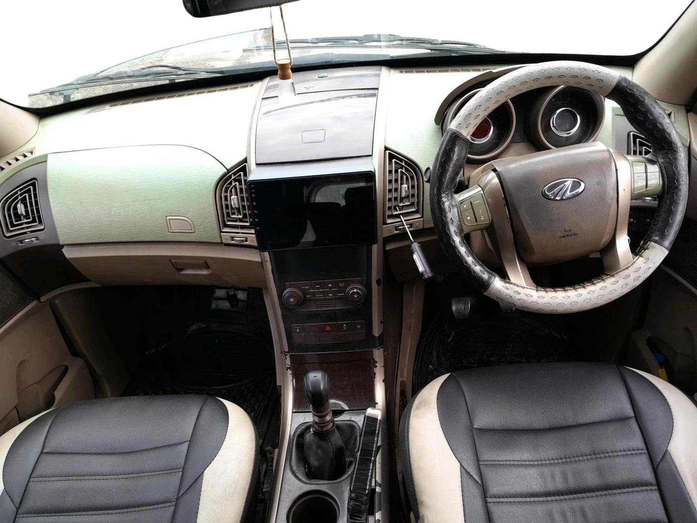 2011 Mahindra XUV500 W6, Diesel, Manual, 1,89,932 km, interior