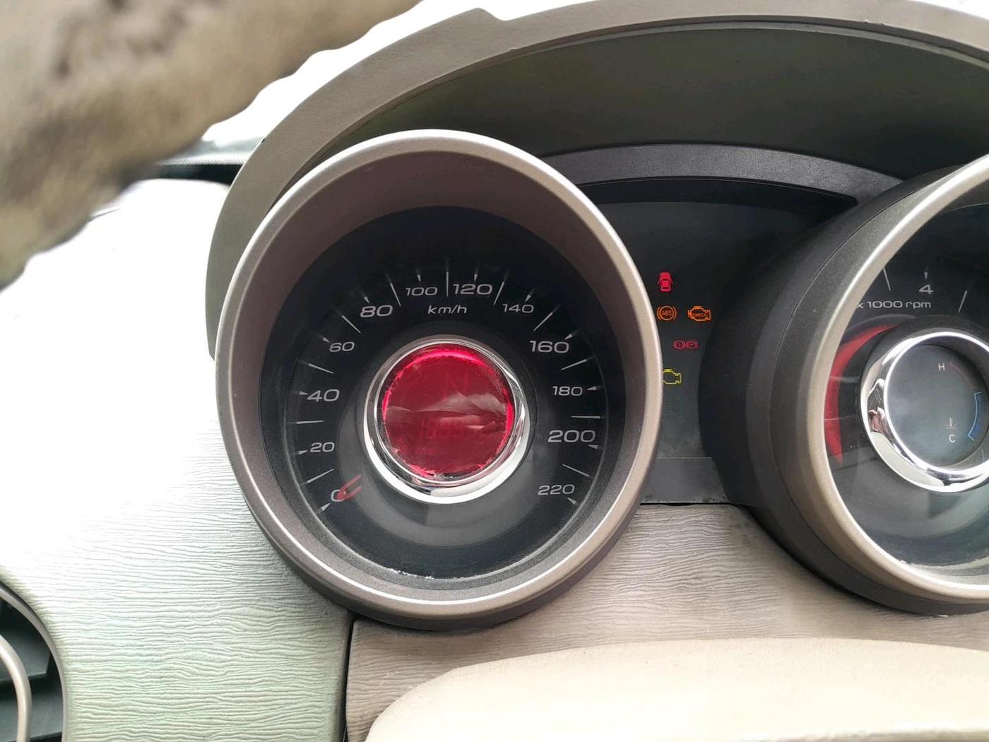 2011 Mahindra XUV500 W6, Diesel, Manual, 1,89,932 km, interior
