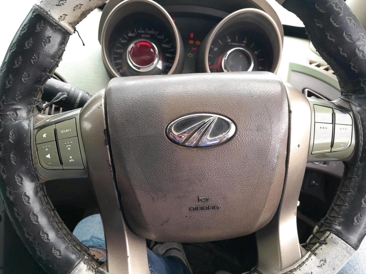 2011 Mahindra XUV500 W6, Diesel, Manual, 1,89,932 km, interior