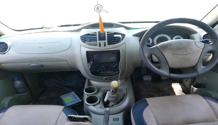 2013 Mahindra Quanto C8, Diesel, Manual, 99,617 km, interior