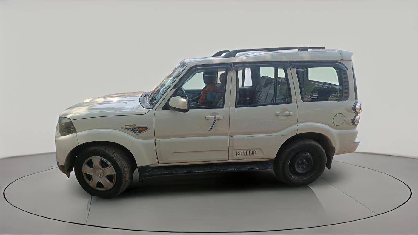 2016 Mahindra Scorpio S6 PLUS, Diesel, Manual, 2,11,360 km, exterior