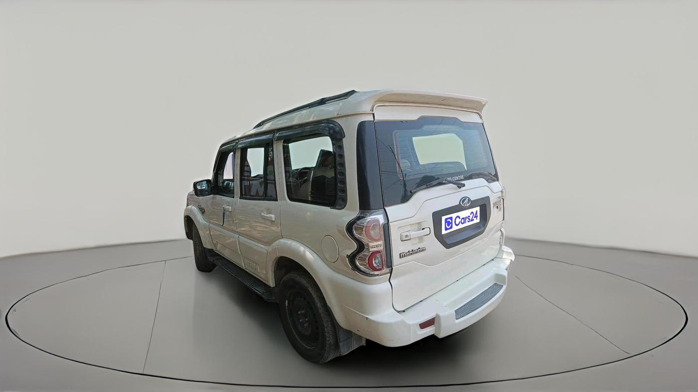 2016 Mahindra Scorpio S6 PLUS, Diesel, Manual, 2,11,360 km, exterior