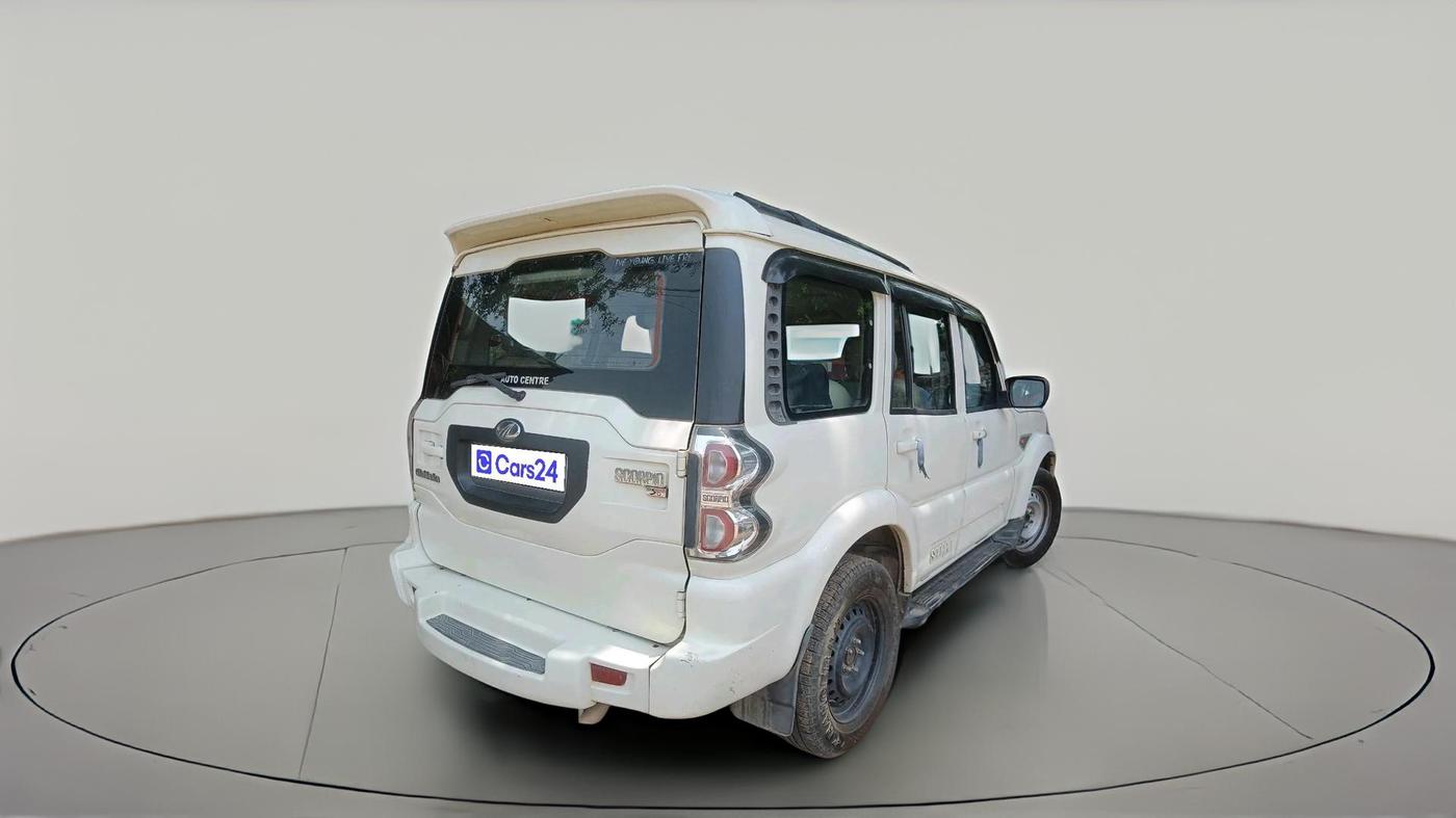 2016 Mahindra Scorpio S6 PLUS, Diesel, Manual, 2,11,360 km, exterior