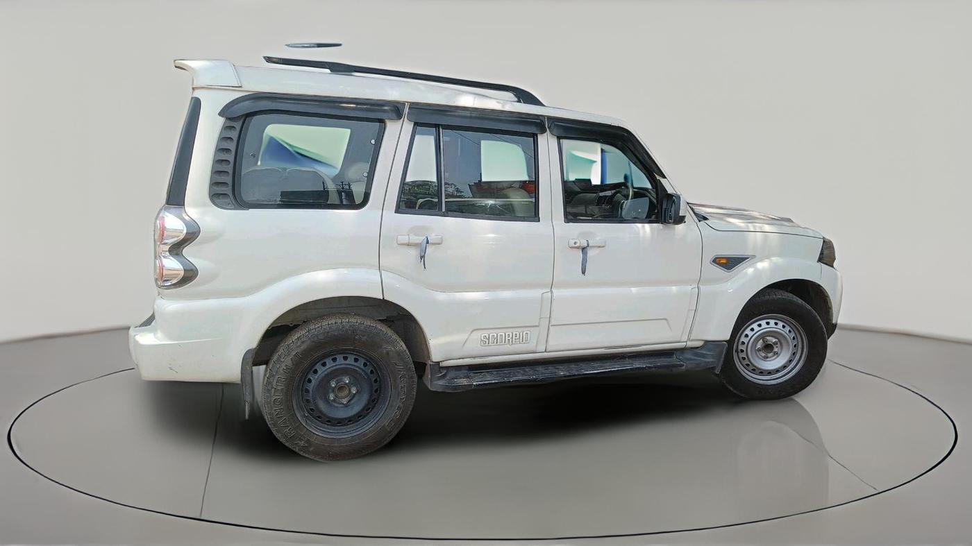 2016 Mahindra Scorpio S6 PLUS, Diesel, Manual, 2,11,360 km, exterior