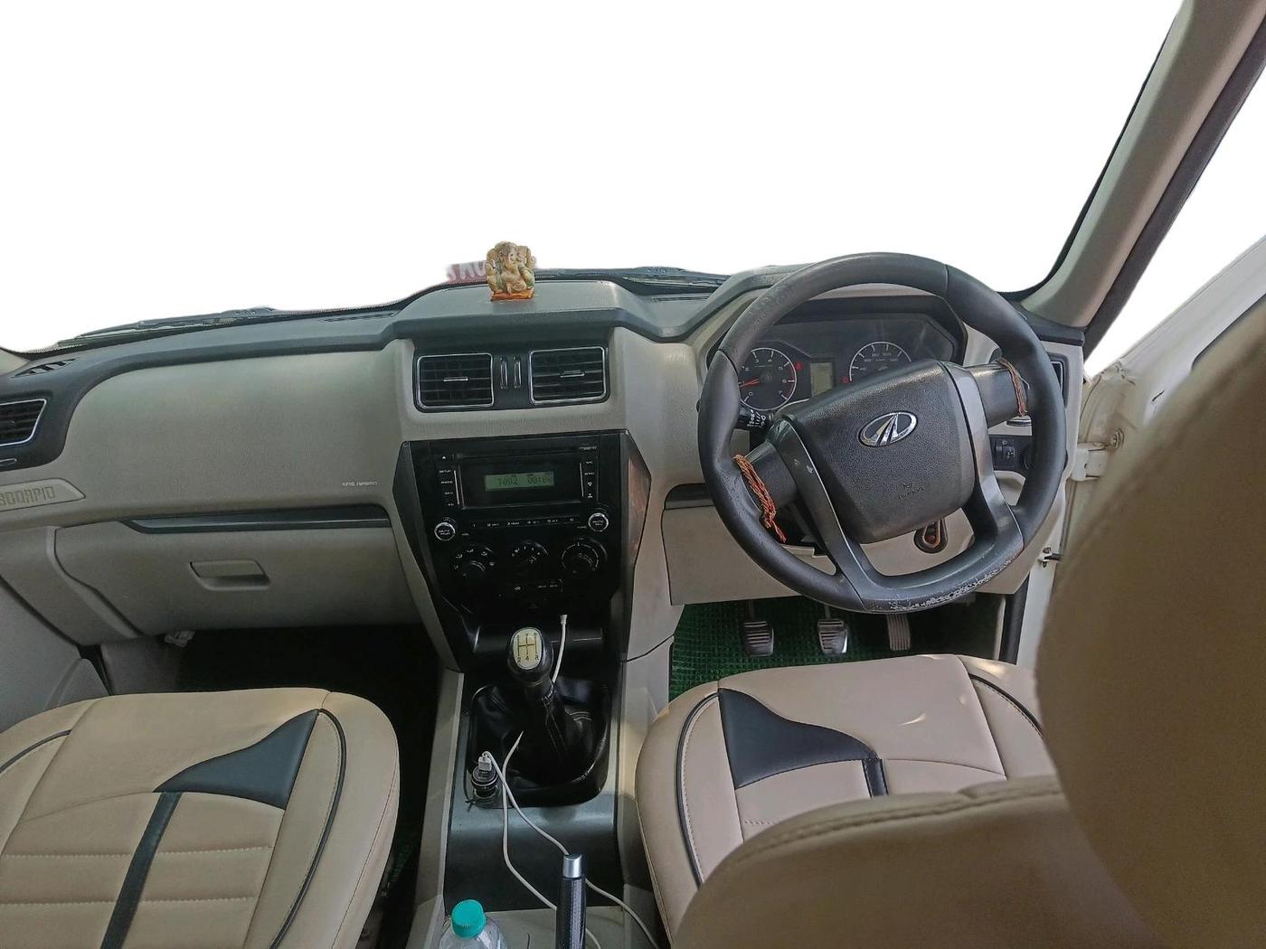 2016 Mahindra Scorpio S6 PLUS, Diesel, Manual, 2,11,360 km, interior