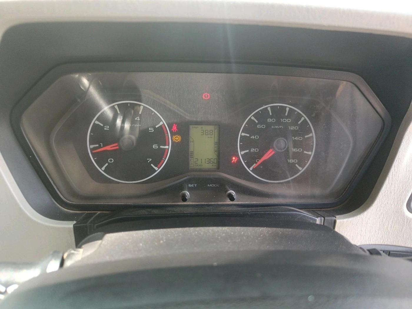2016 Mahindra Scorpio S6 PLUS, Diesel, Manual, 2,11,360 km, interior