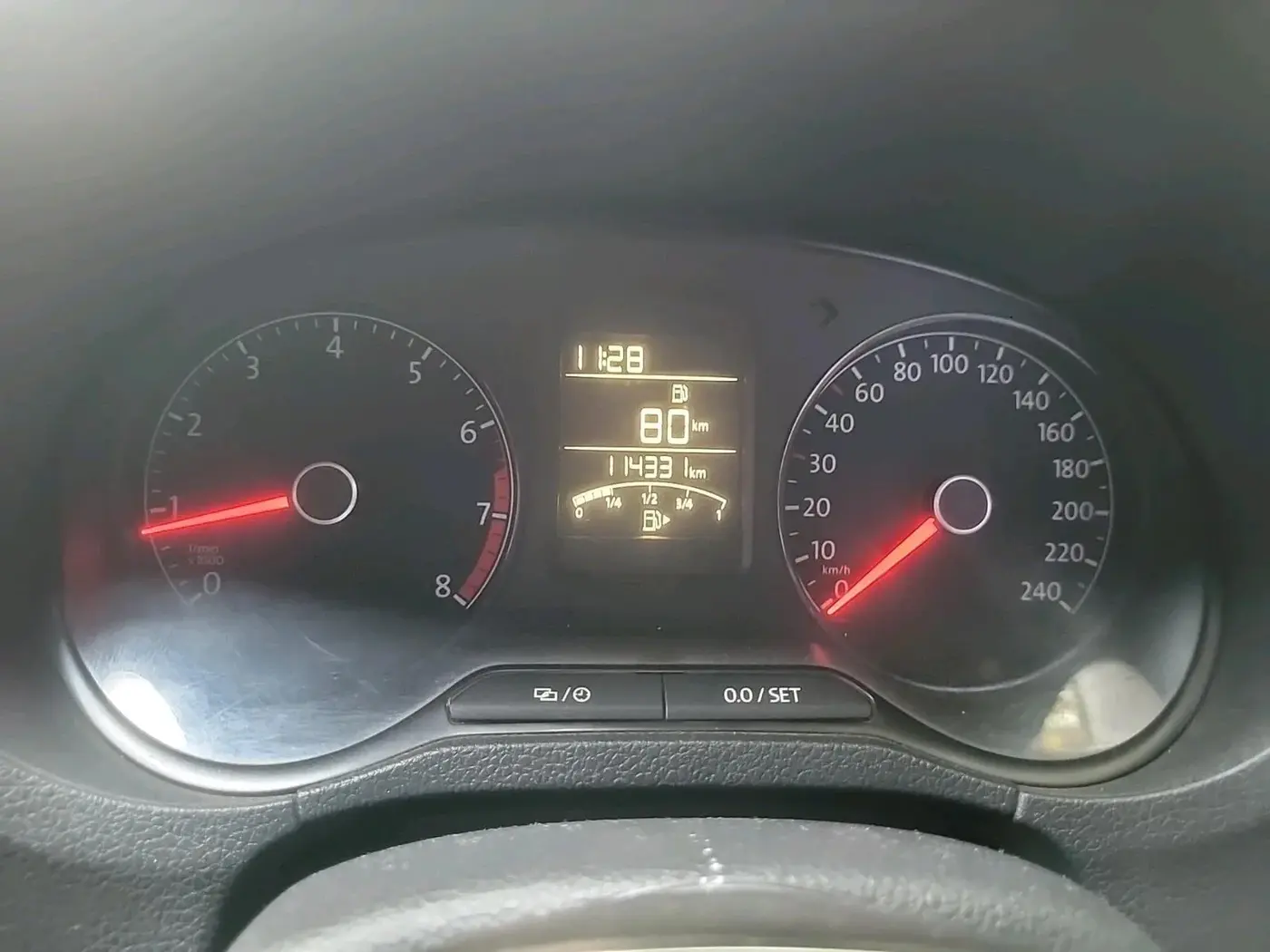 2018 Volkswagen Polo HIGHLINE PLUS 1.2(16 ALLOY, Petrol, Manual, 1,14,331 km, interior