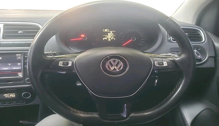 2018 Volkswagen Polo HIGHLINE PLUS 1.2(16 ALLOY, Petrol, Manual, 1,14,331 km, interior