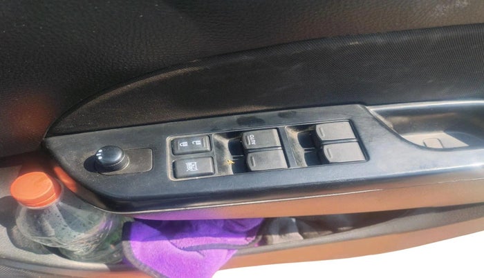 2013 Maruti Swift VXI, Petrol, Manual, 1,12,667 km, interior