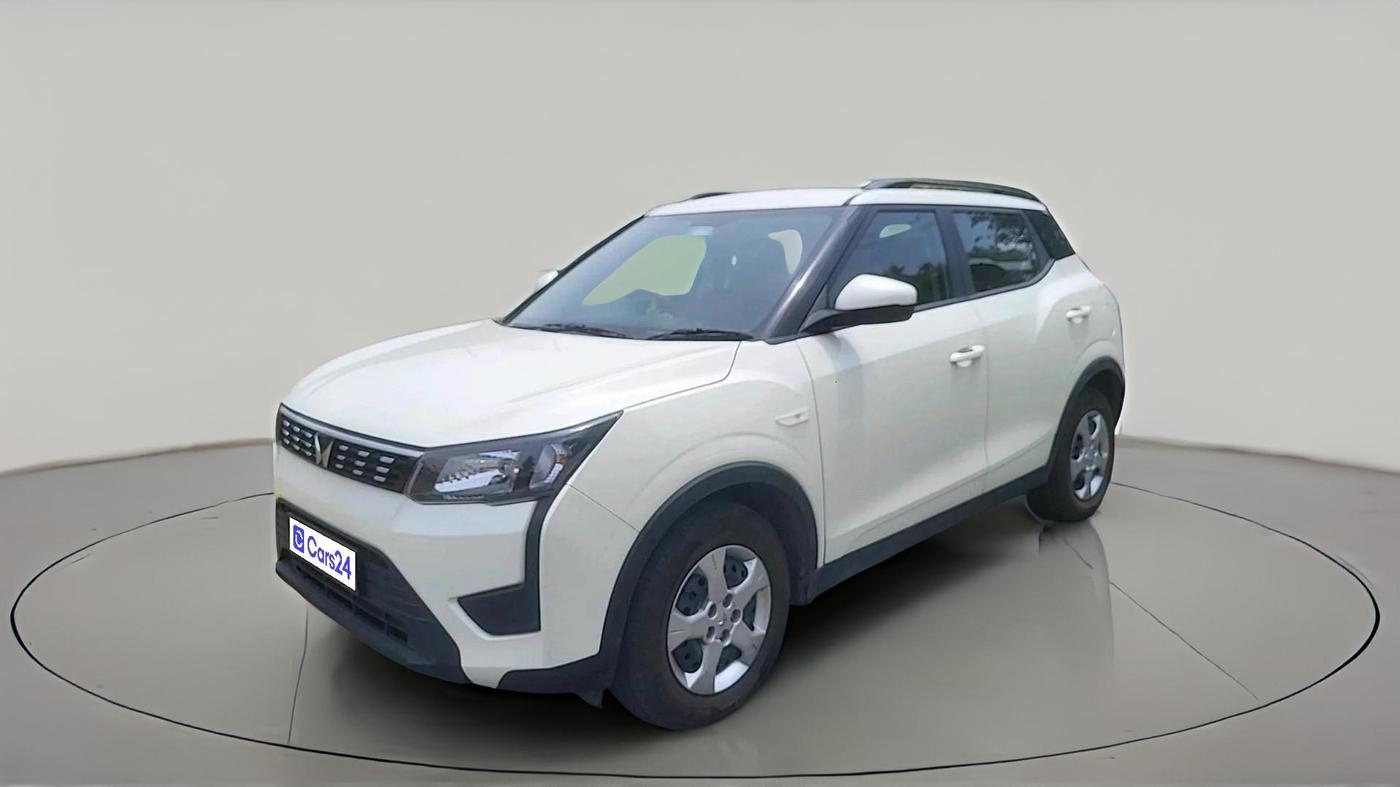 2023 Mahindra XUV300 W6 1.2 PETROL AMT, Petrol, Automatic, 13,782 km, exterior