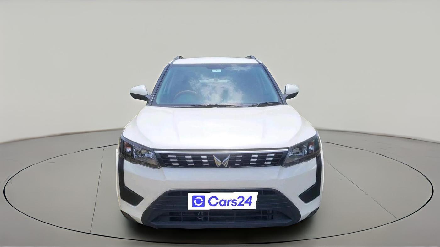 2023 Mahindra XUV300 W6 1.2 PETROL AMT, Petrol, Automatic, 13,782 km, exterior