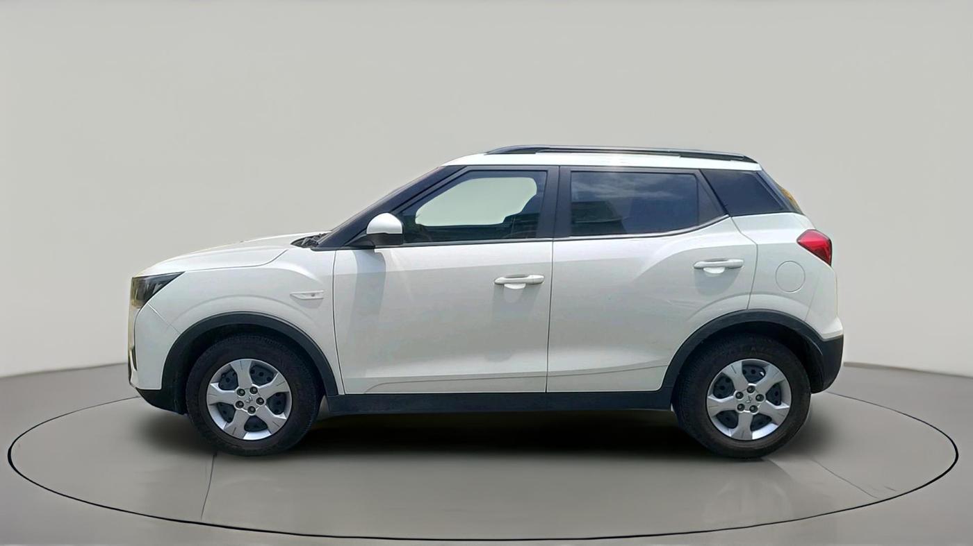 2023 Mahindra XUV300 W6 1.2 PETROL AMT, Petrol, Automatic, 13,782 km, exterior