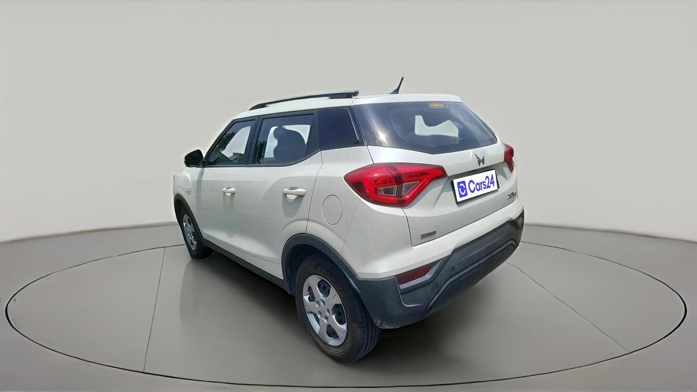 2023 Mahindra XUV300 W6 1.2 PETROL AMT, Petrol, Automatic, 13,782 km, exterior