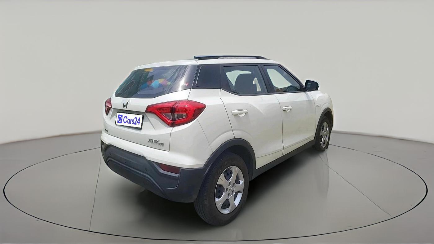 2023 Mahindra XUV300 W6 1.2 PETROL AMT, Petrol, Automatic, 13,782 km, exterior