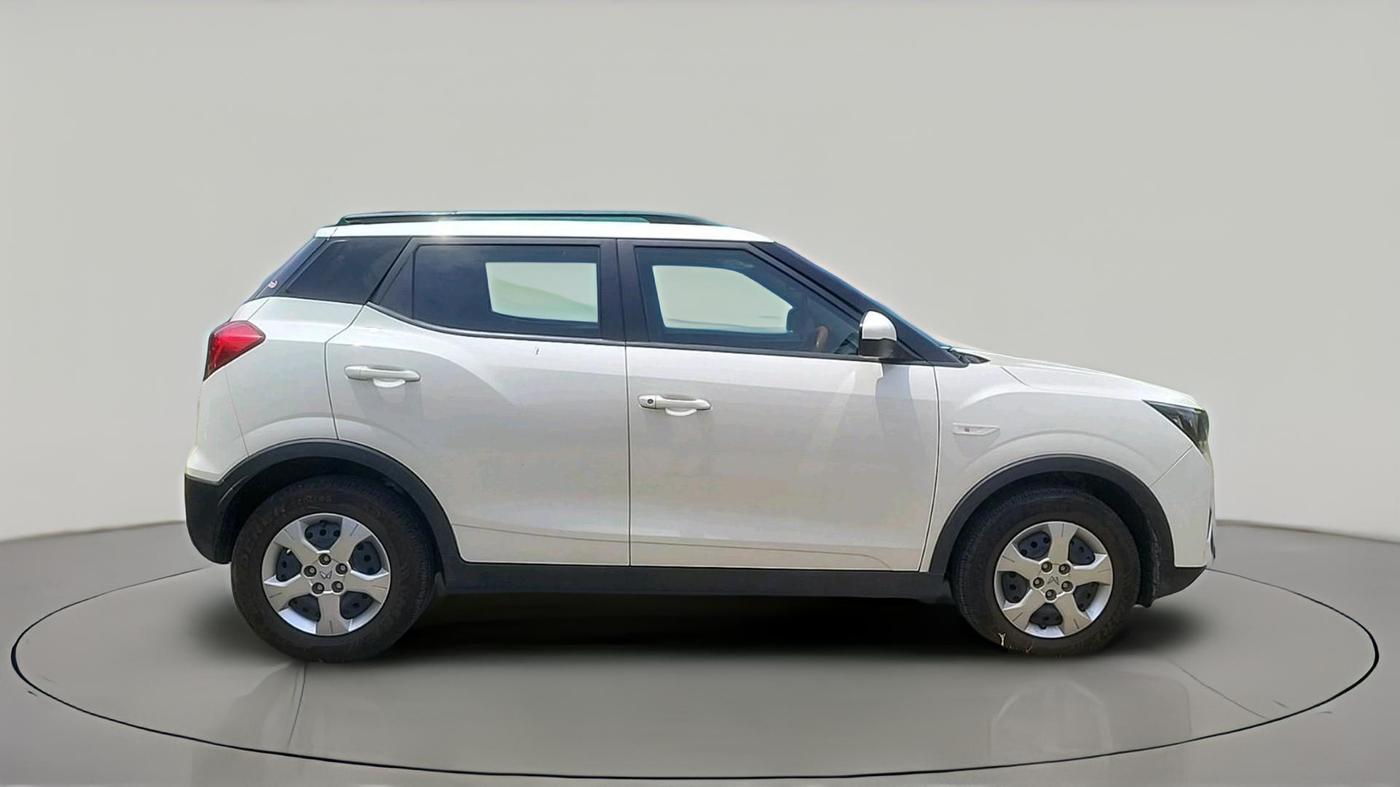 2023 Mahindra XUV300 W6 1.2 PETROL AMT, Petrol, Automatic, 13,782 km, exterior