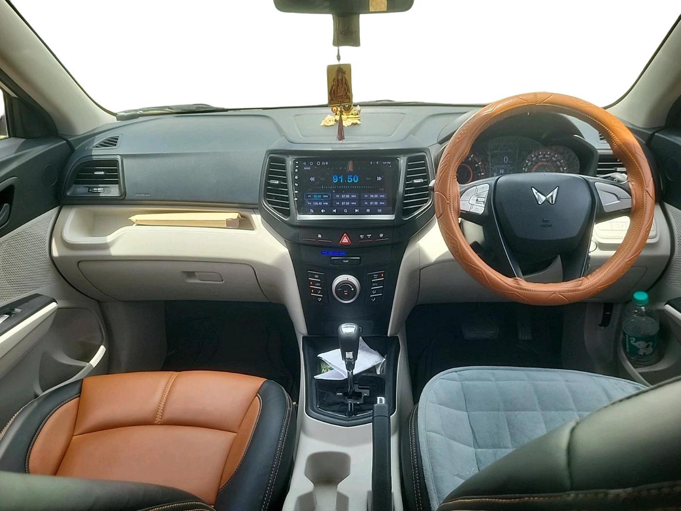 2023 Mahindra XUV300 W6 1.2 PETROL AMT, Petrol, Automatic, 13,782 km, interior