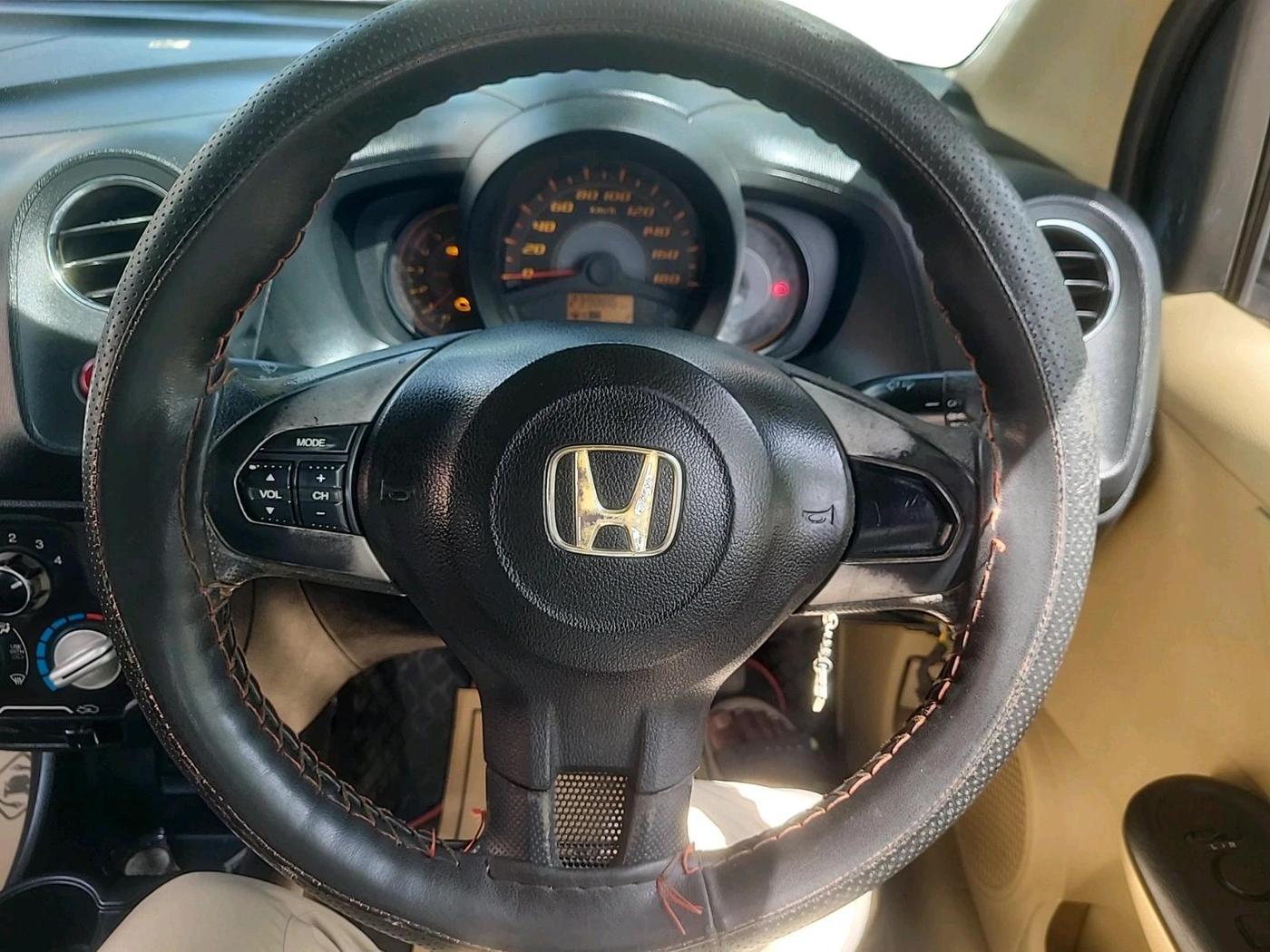 2014 Honda Amaze 1.5L I-DTEC S, Diesel, Manual, 2,39,886 km, interior