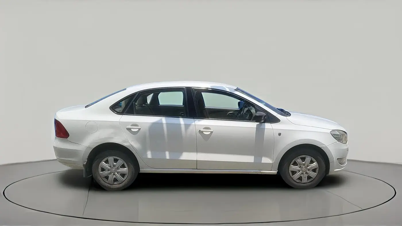 2014 Skoda Rapid AMBITION 1.6 TDI CR MT PLUS, Diesel, Manual, 1,26,022 km, exterior