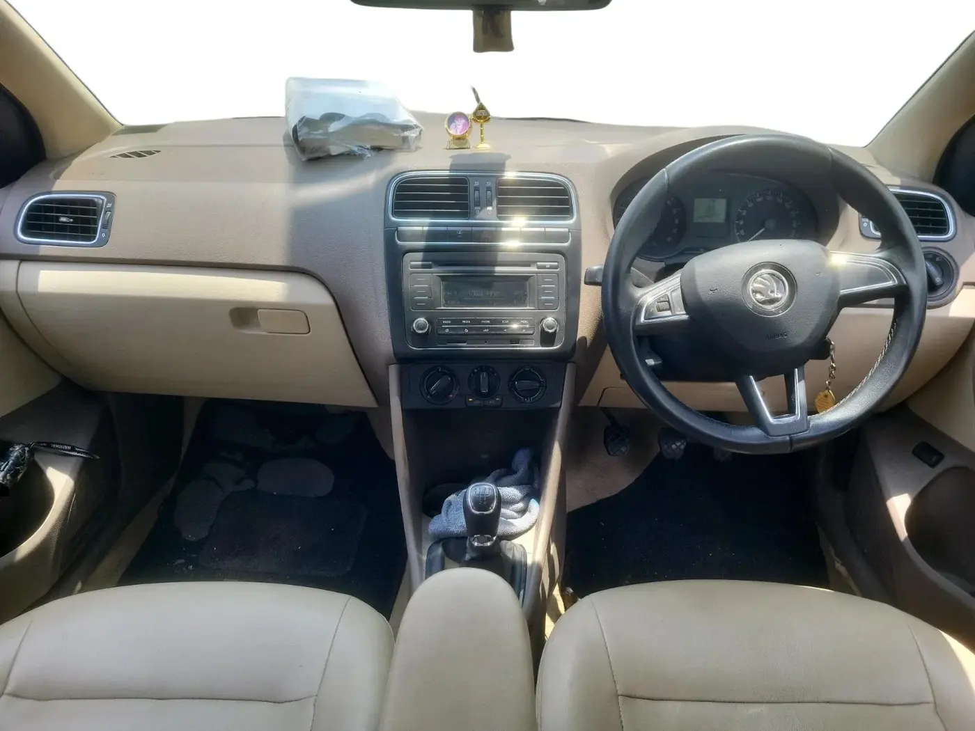 2014 Skoda Rapid AMBITION 1.6 TDI CR MT PLUS, Diesel, Manual, 1,26,022 km, interior