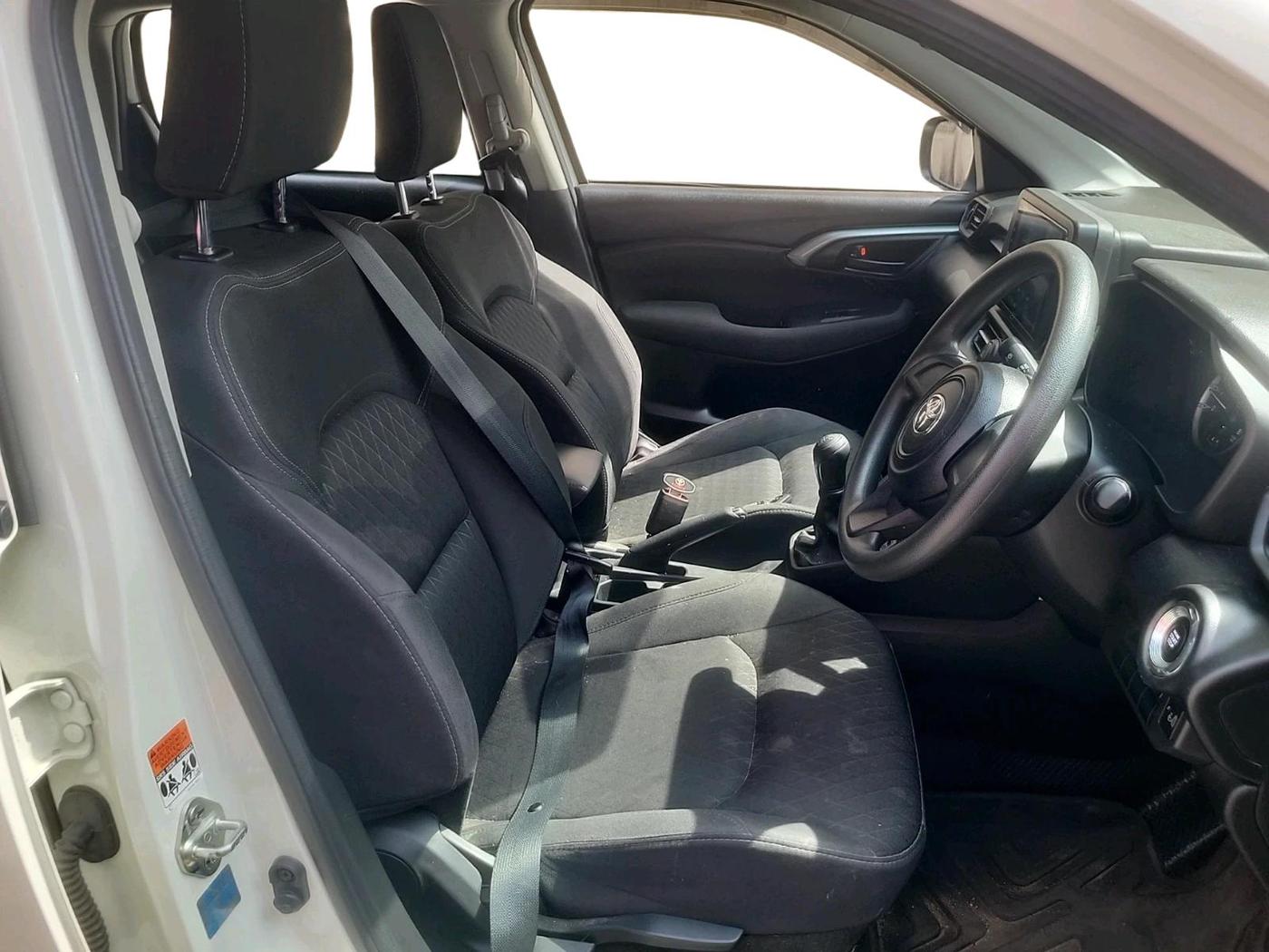 2025 Toyota URBAN CRUISER HYRYDER E NEO DRIVE, Petrol, Manual, 25,838 km, interior
