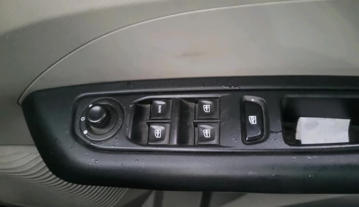 2022 Renault TRIBER RXZ AMT, Petrol, Automatic, 60,366 km, interior
