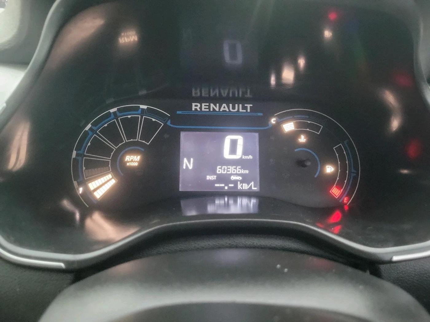 2022 Renault TRIBER RXZ AMT, Petrol, Automatic, 60,366 km, interior