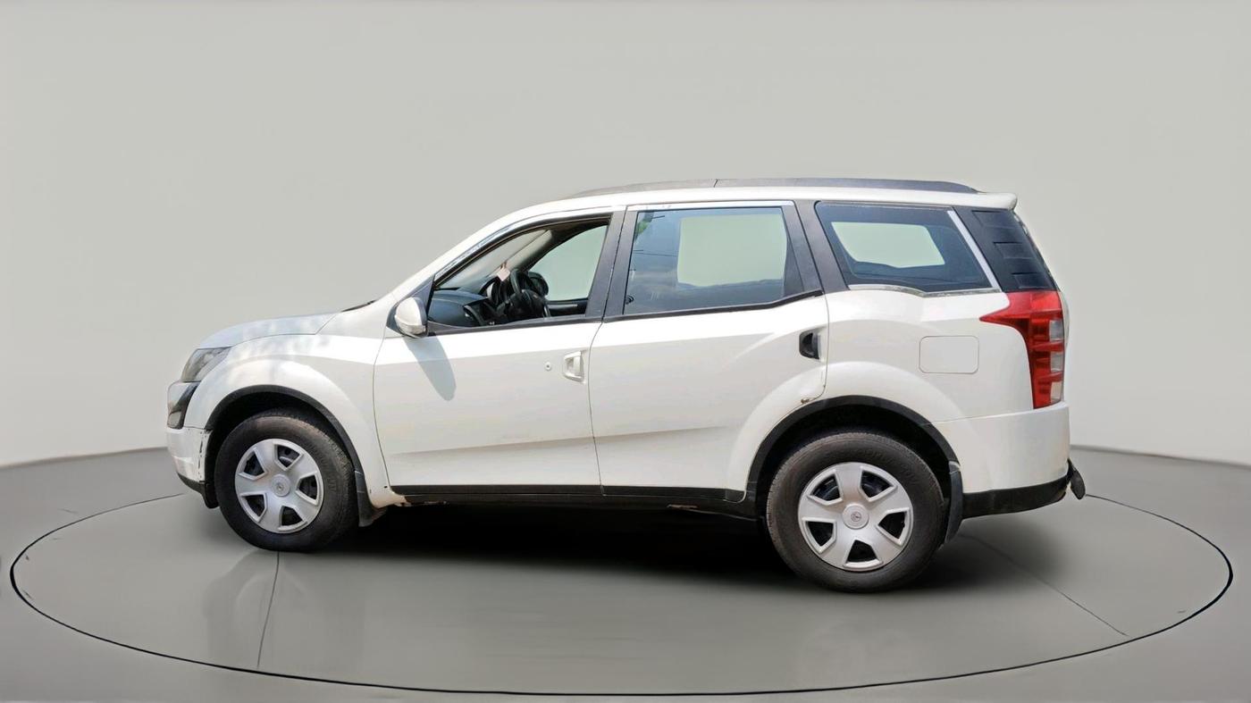 2016 Mahindra XUV500 W6, Diesel, Manual, 1,80,564 km, exterior