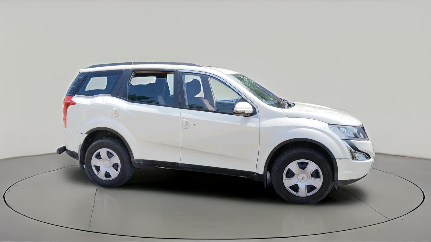 2016 Mahindra XUV500 W6, Diesel, Manual, 1,80,564 km, exterior