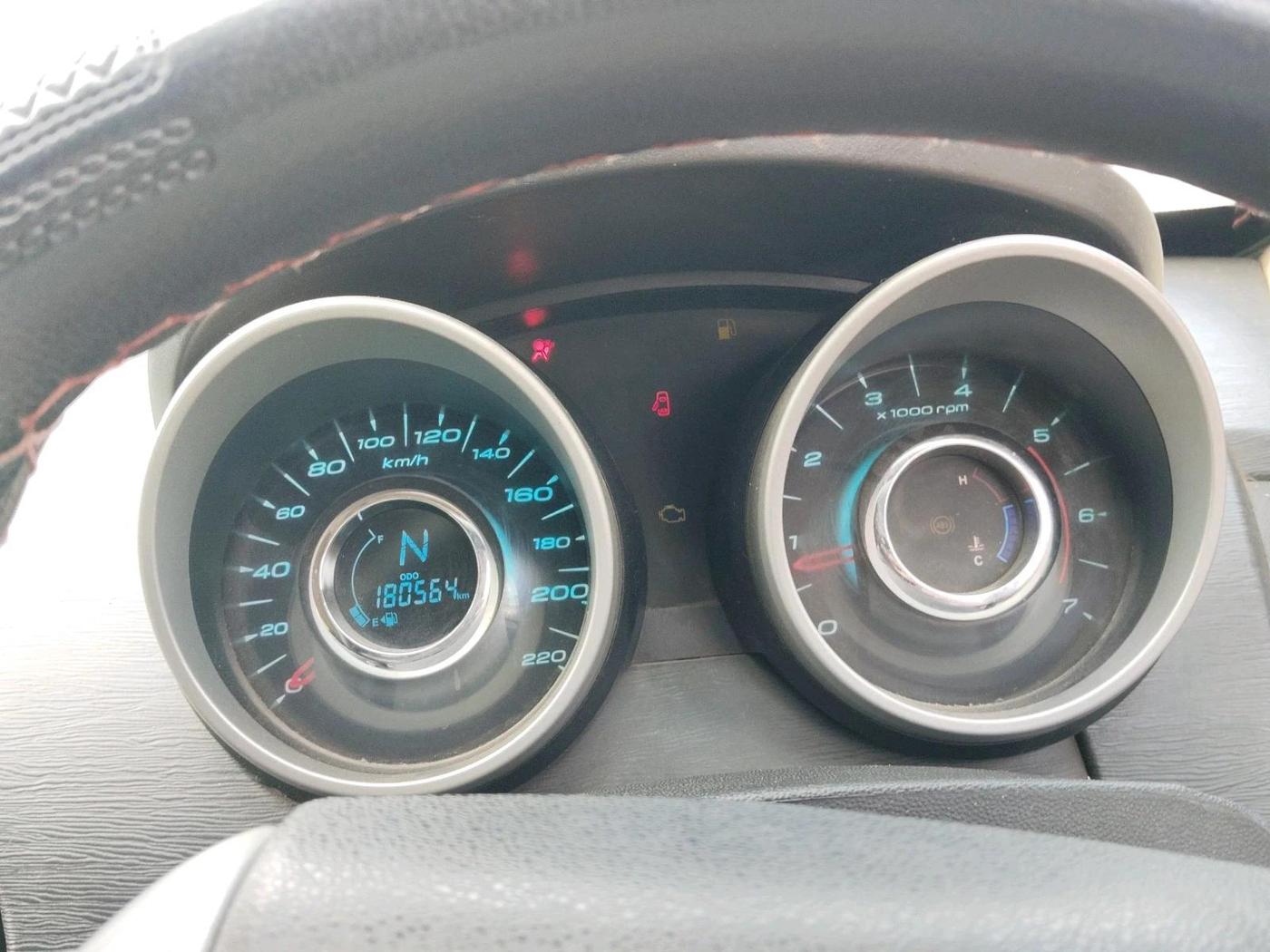 2016 Mahindra XUV500 W6, Diesel, Manual, 1,80,564 km, interior