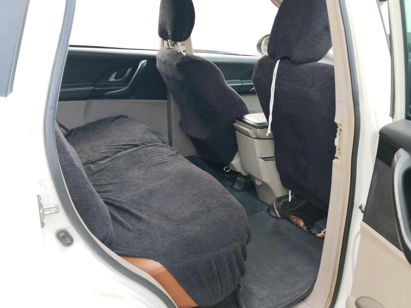 2016 Mahindra XUV500 W6, Diesel, Manual, 1,80,564 km, interior