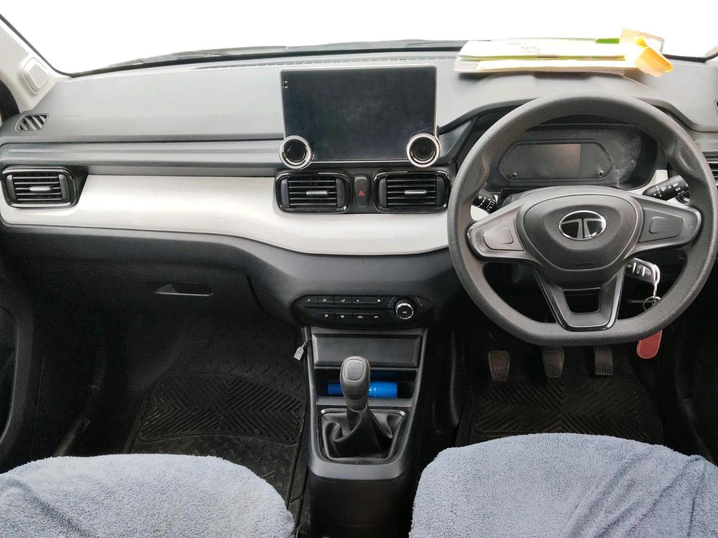 2025 Tata PUNCH PURE MT CNG, CNG, Manual, 12,384 km, interior