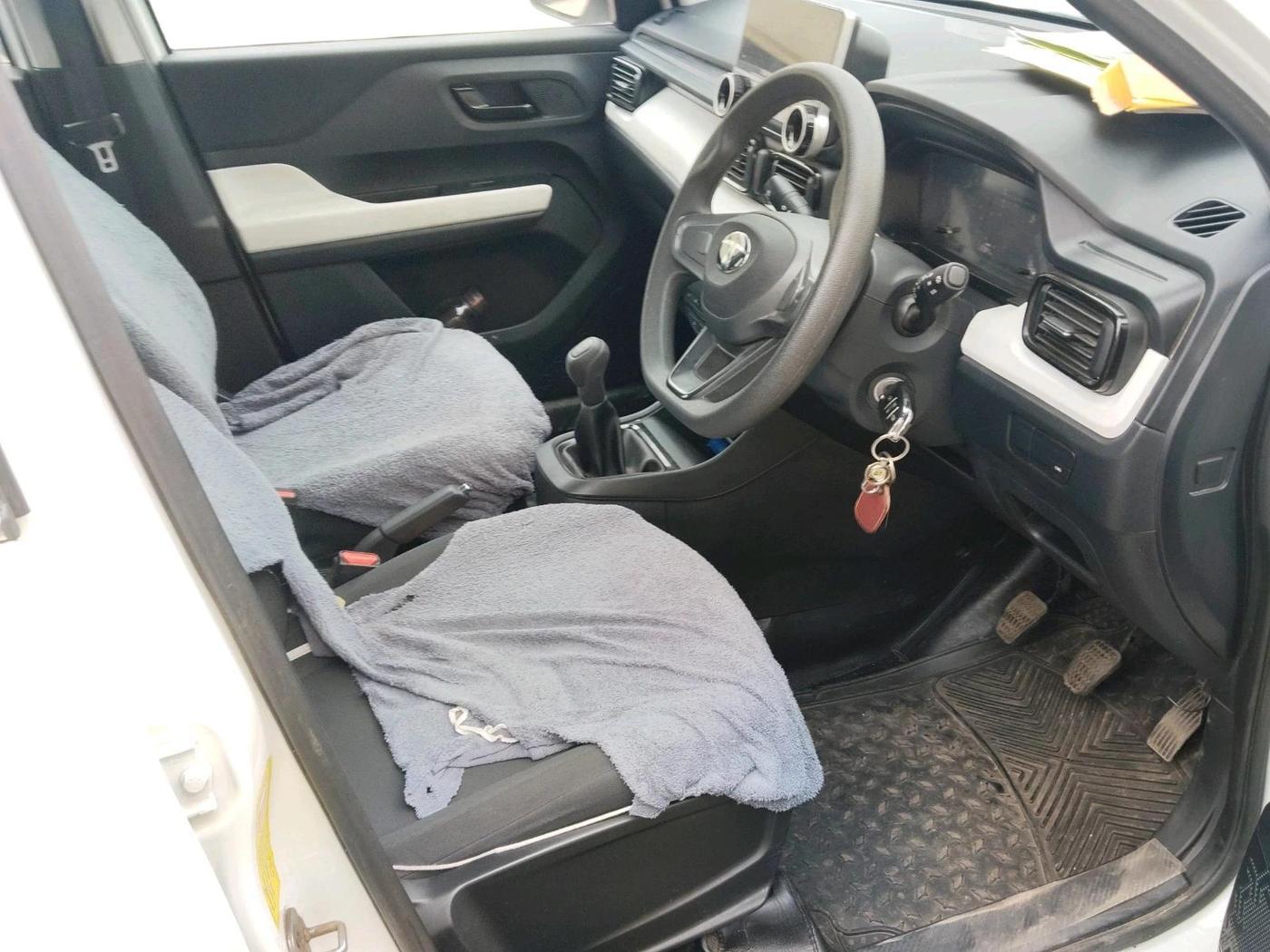 2025 Tata PUNCH PURE MT CNG, CNG, Manual, 12,384 km, interior