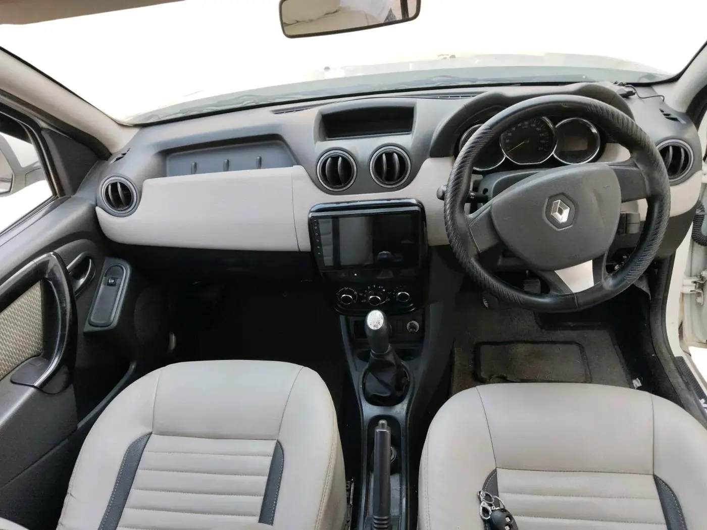 2015 Renault Duster 85 PS RXL DIESEL, Diesel, Manual, 1,03,800 km, interior