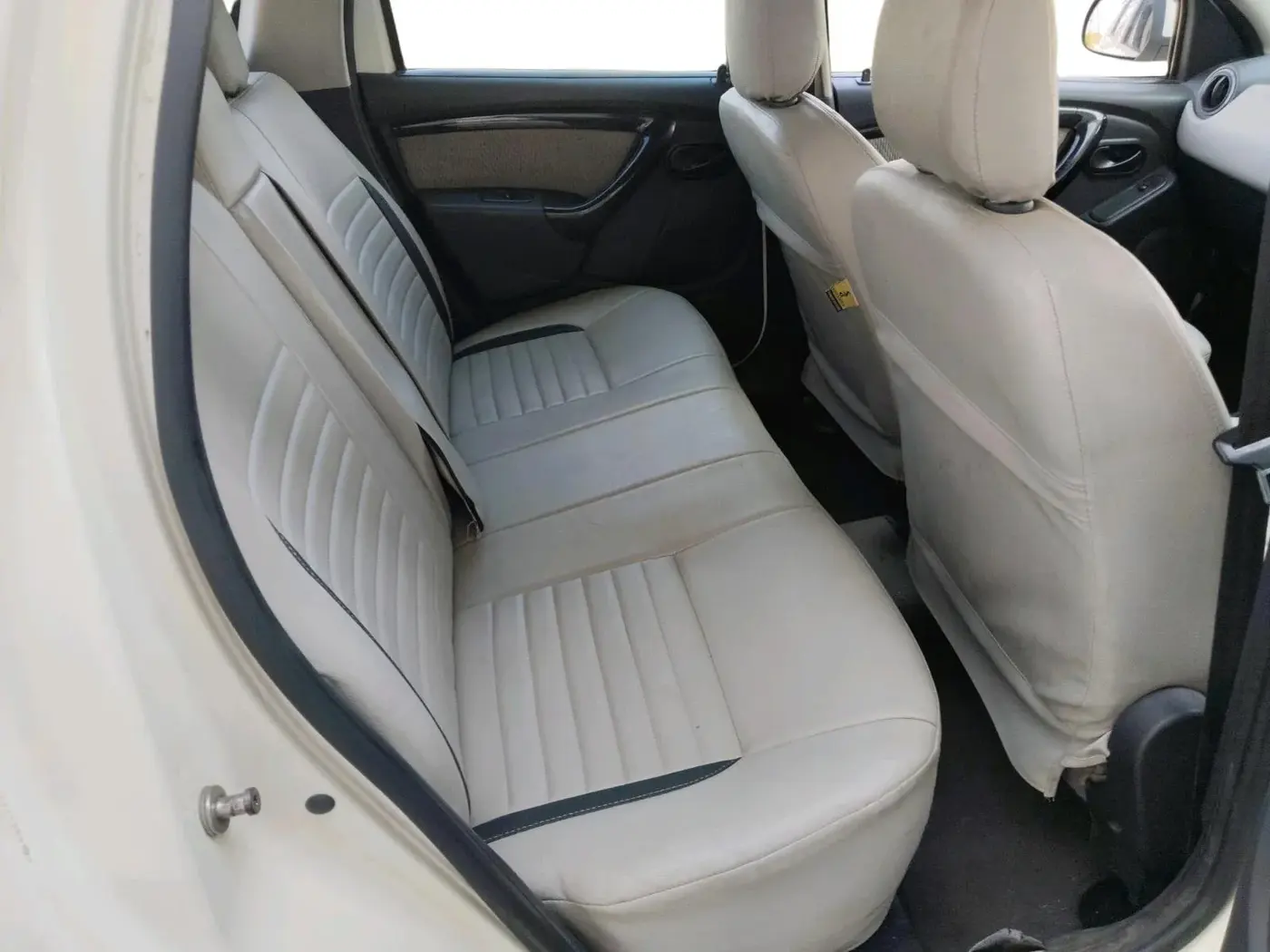 2015 Renault Duster 85 PS RXL DIESEL, Diesel, Manual, 1,03,800 km, interior