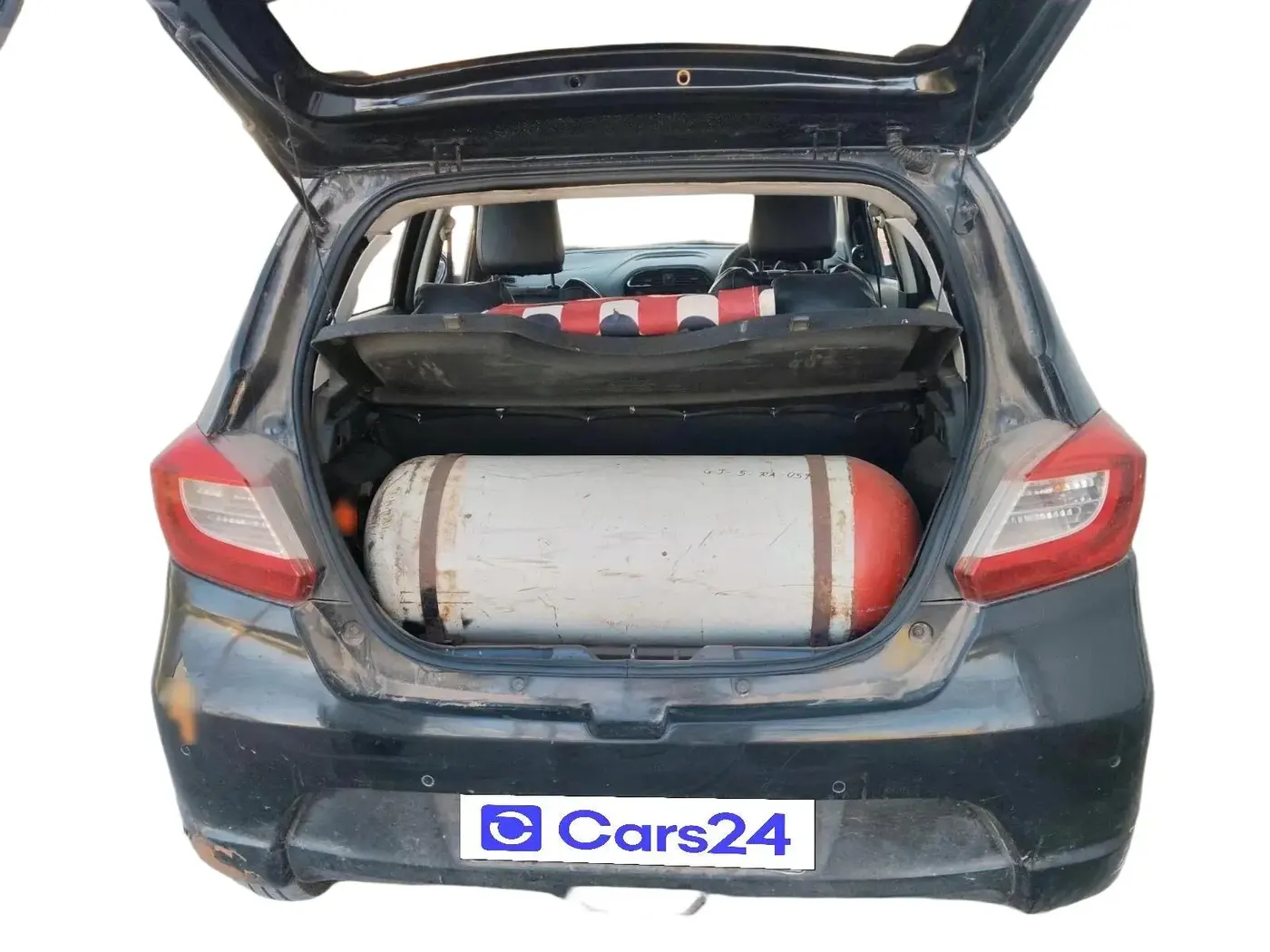 2017 Tata Tiago XZ PETROL, CNG, Manual, 1,11,656 km, exterior