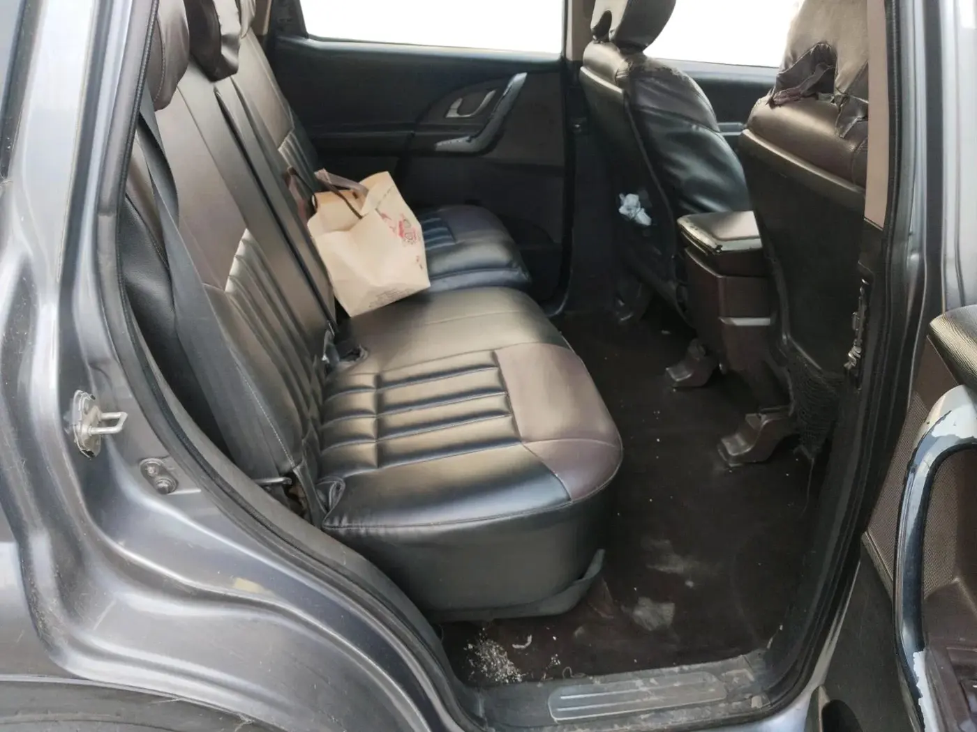2012 Mahindra XUV500 W6, Diesel, Manual, 3,19,955 km, interior