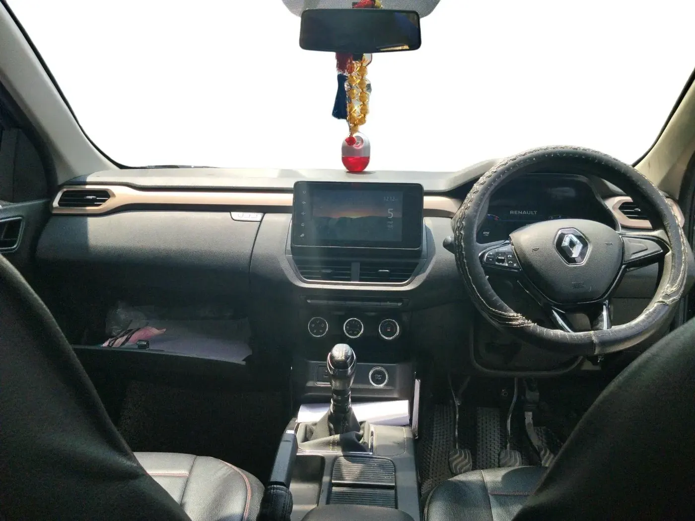 2023 Renault Kiger RXT (O) MT, Petrol, Manual, 30,228 km, interior
