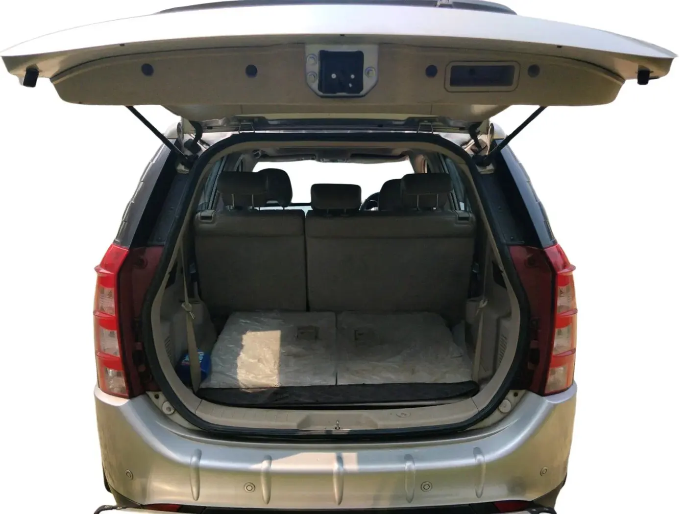 2016 Mahindra XUV500 W10, Diesel, Manual, 63,596 km, exterior