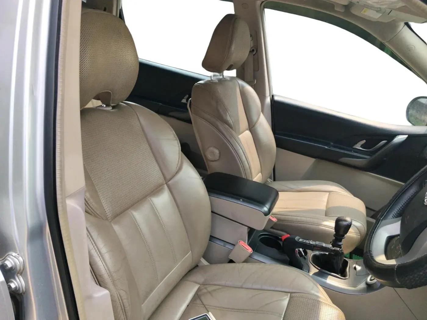 2016 Mahindra XUV500 W10, Diesel, Manual, 63,596 km, interior