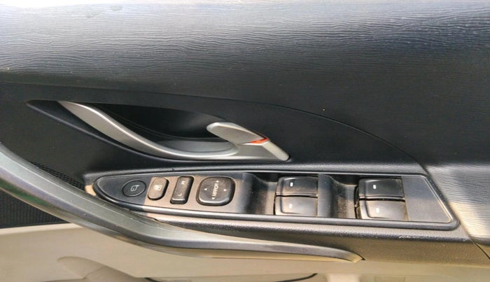 2016 Mahindra XUV500 W10, Diesel, Manual, 63,596 km, interior