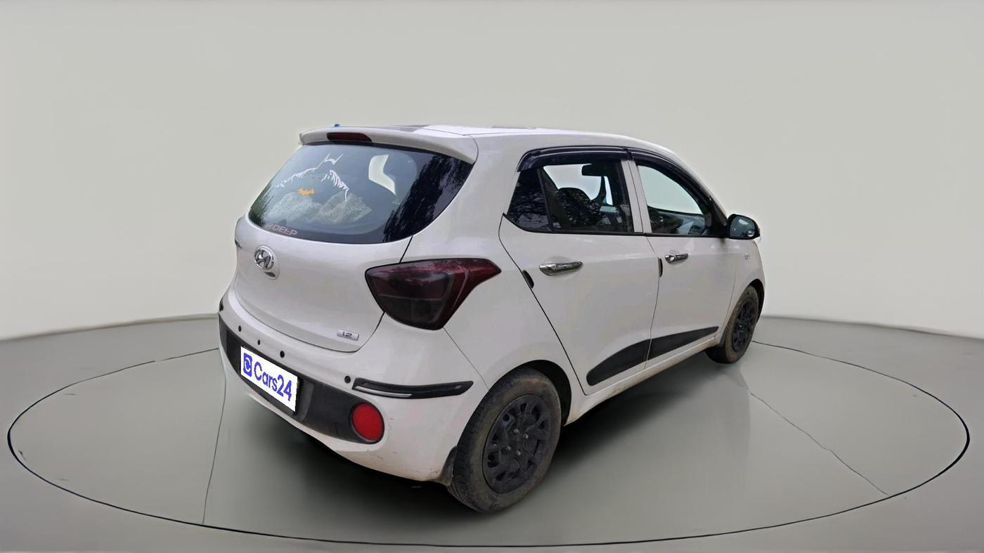 2017 Hyundai Grand i10 MAGNA 1.2 KAPPA VTVT, CNG, Manual, 1,09,896 km, exterior