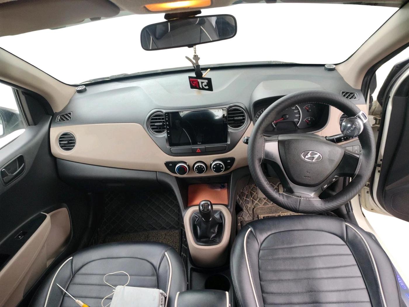 2017 Hyundai Grand i10 MAGNA 1.2 KAPPA VTVT, CNG, Manual, 1,09,896 km, interior