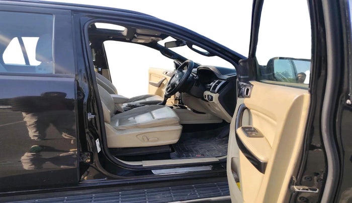 2020 Ford Endeavour TITANIUM PLUS 2.0 4X4 AT SUNROOF, Diesel, Automatic, 1,32,051 km, interior